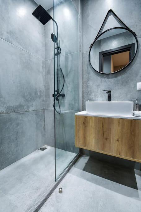 Ophelia Luxurious Suite #Tifhelexpo سالونيك المظهر الخارجي الصورة